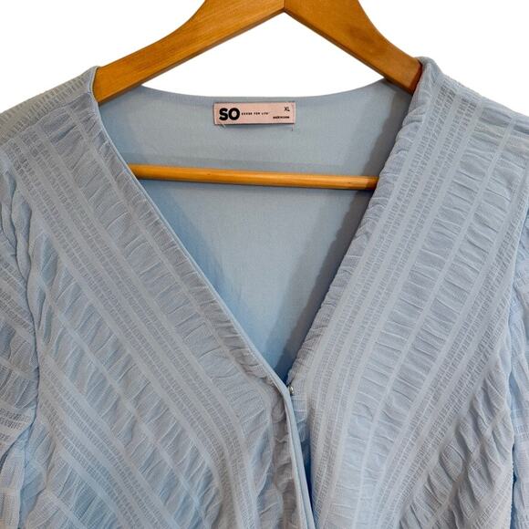 SO Blue Textured Long Sleeve Wrap Bodysuit Women’s XL Feminine Pastel Date Night - Picture 3 of 9